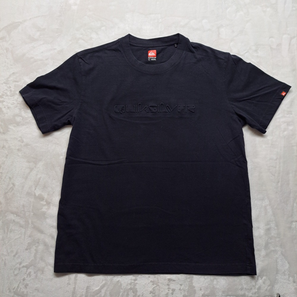 Quiksilver T-Shirt Mens L Black Excellent Embossed Logo Short Sleeve Cotton Surf